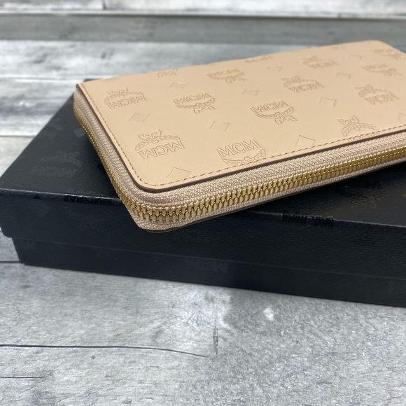 MCM klara Zip wallet large latte beige monogram - Picture 6 of 8